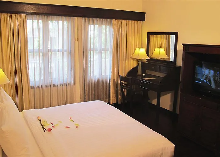 Grand Sunset Angkor